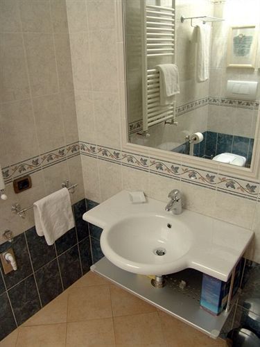 Crosti 3* Rome