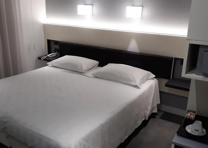 Crosti Hotel